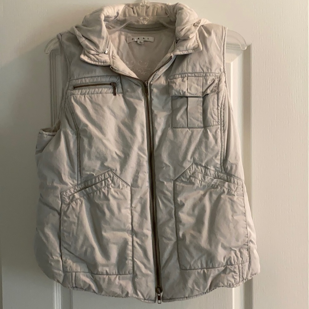 CAbi puffer vest! Cute & cozy 🤍🤍🤍🤍